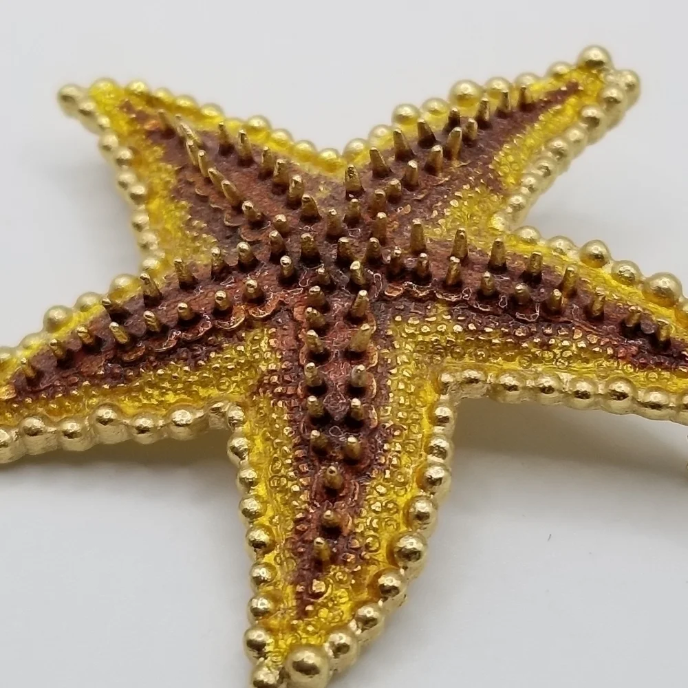Trifari Enamel Starfish Brooch Pin Vintage Gold Tone Nautical Ocean Beach Animal